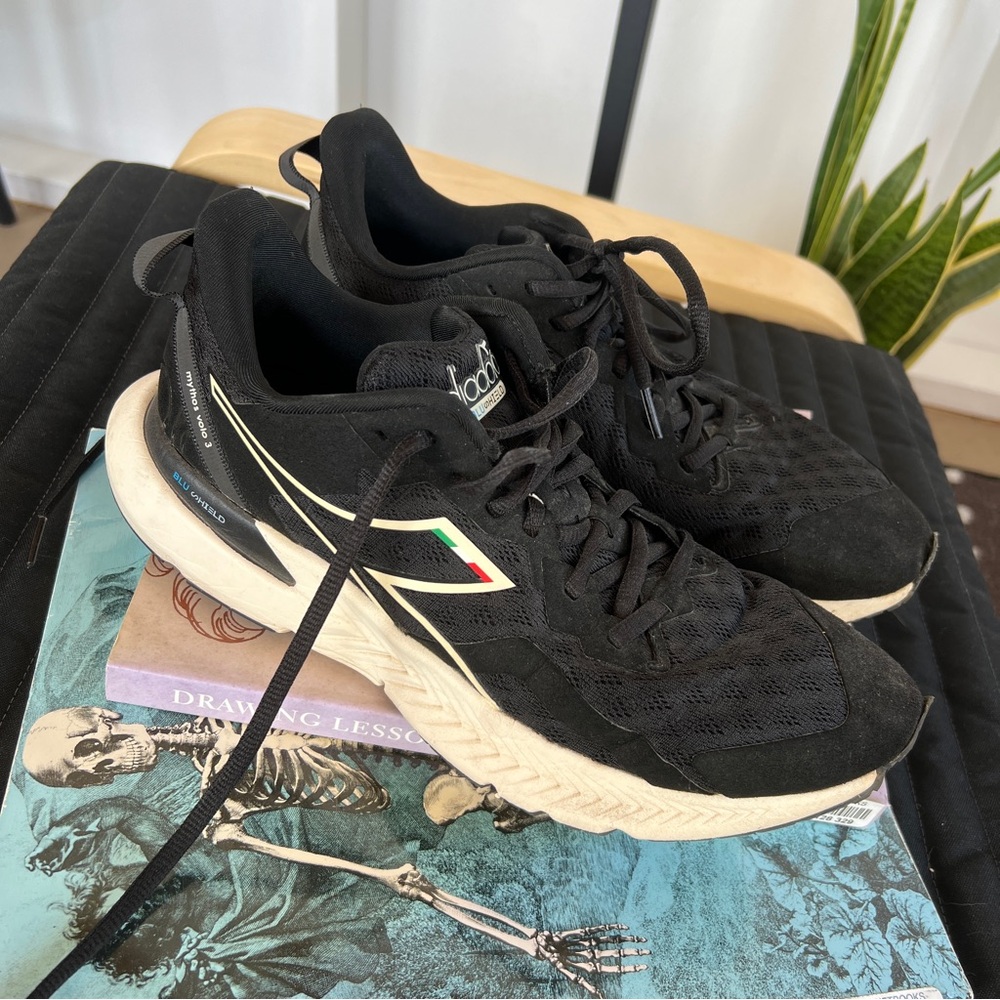 Diadora Blushield Running Shoes - Women’s 10 - Picture 6 of 8